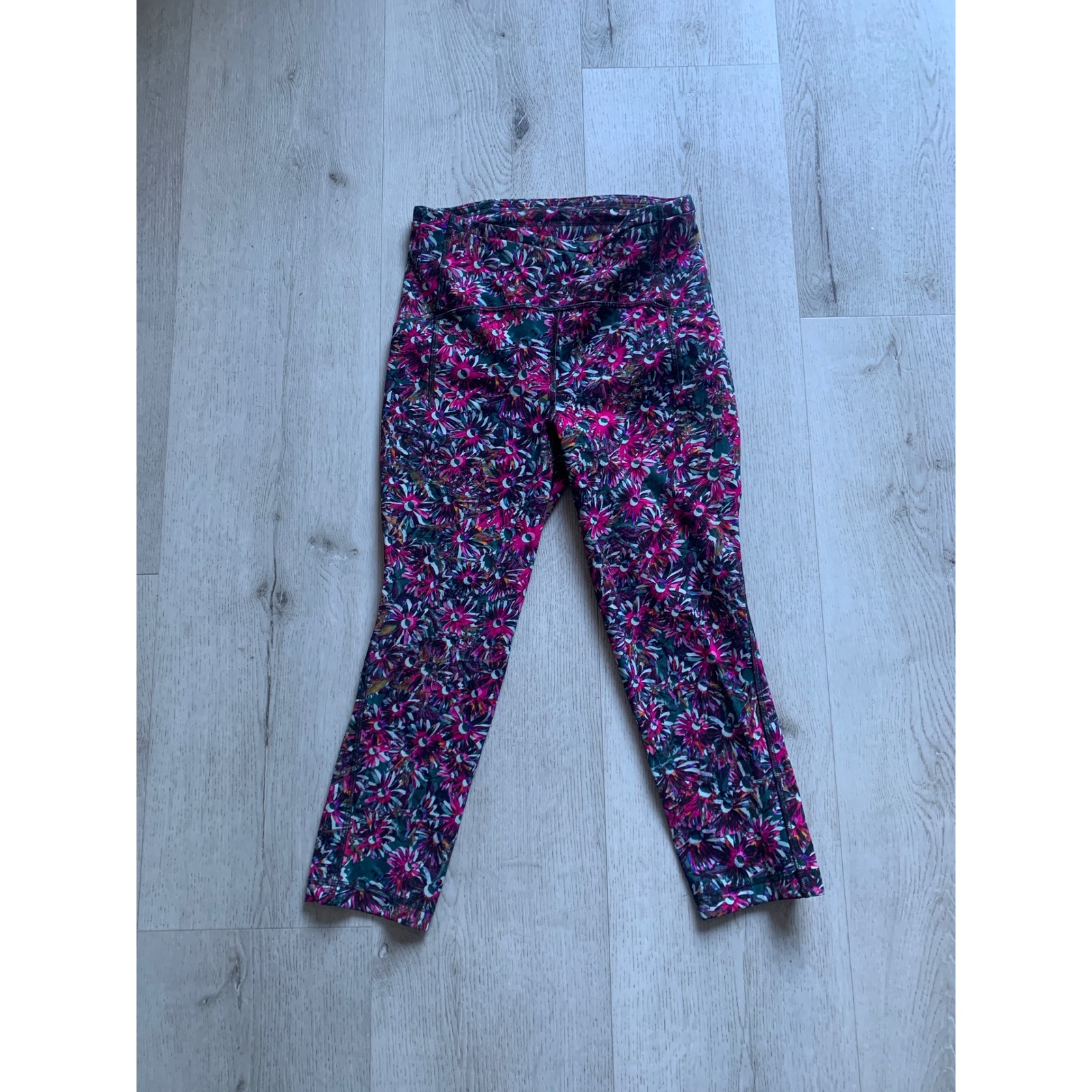 Lululemon Tropical Capri Jungle Floral Leggings 6